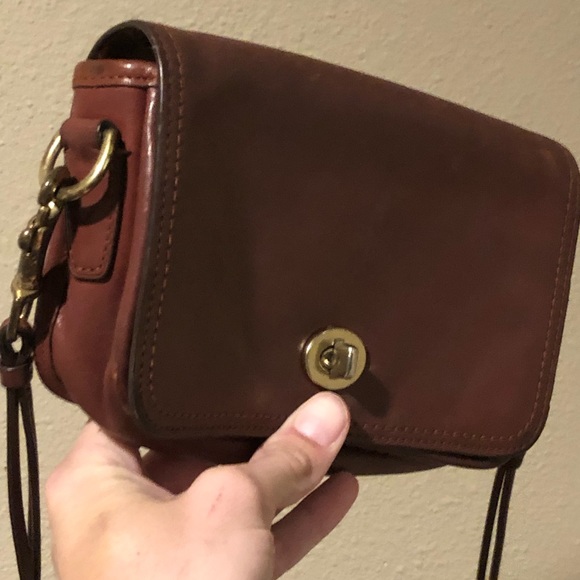 Leather Coach shoulder purse - Picture 4 of 8